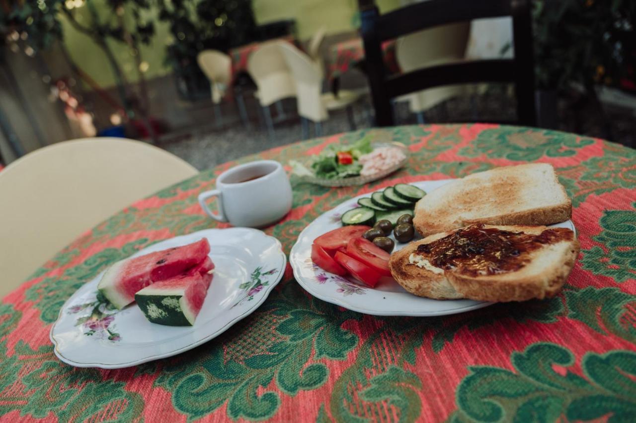 Milingona City Center Hostel Tirana Kültér fotó
